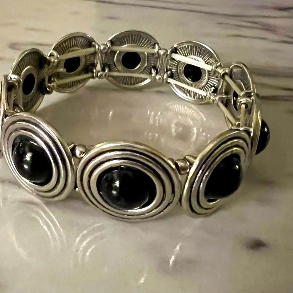 🎊🎉🥰Stretch Black and Silver Bracelet